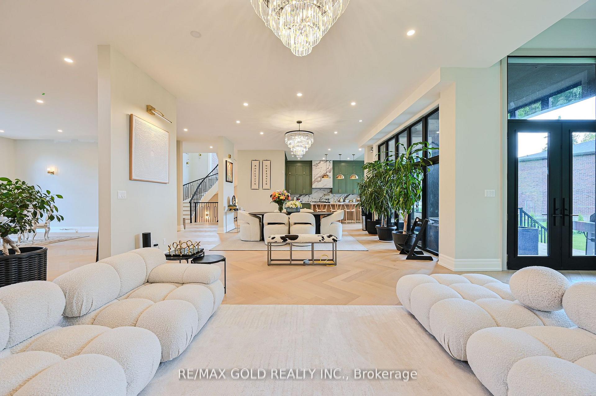 Photo 12 of 48 Sylvadene Parkway, Vaughan, East Woodbridge — HOMEH