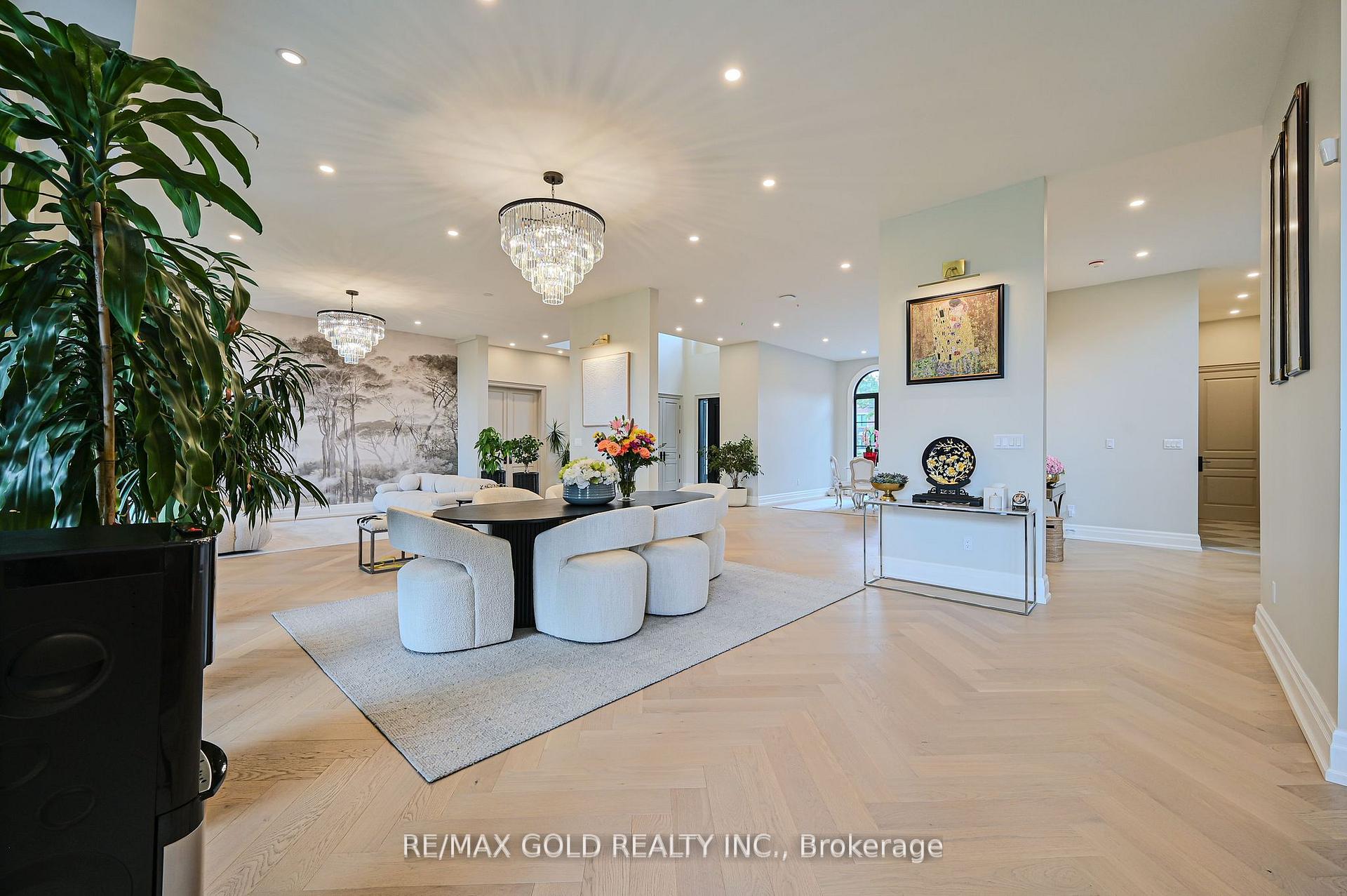 Photo 10 of 48 Sylvadene Parkway, Vaughan, East Woodbridge — HOMEH