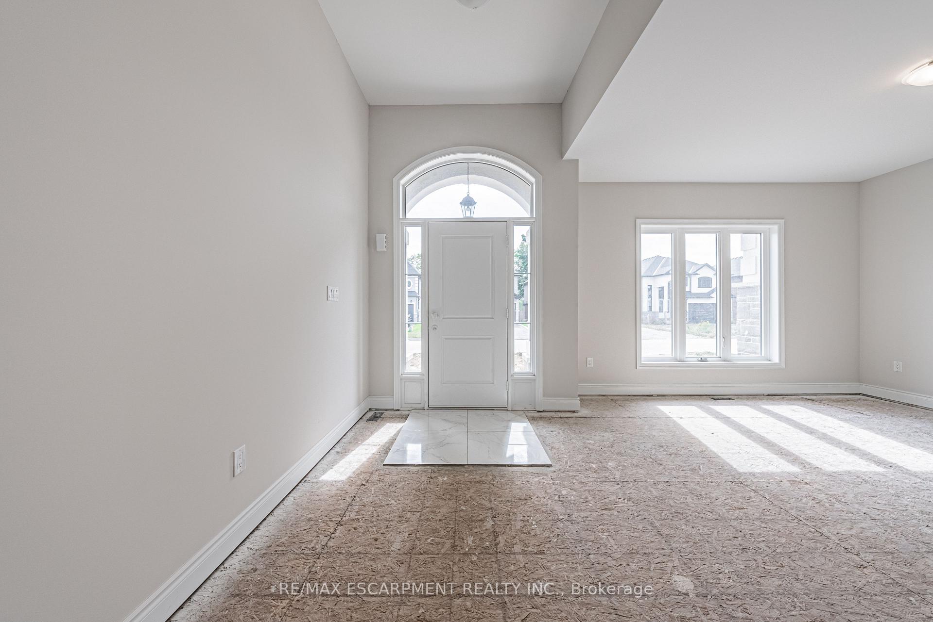 Photo 8 of 60 Cesar Place, Hamilton, Ancaster — HOMEH