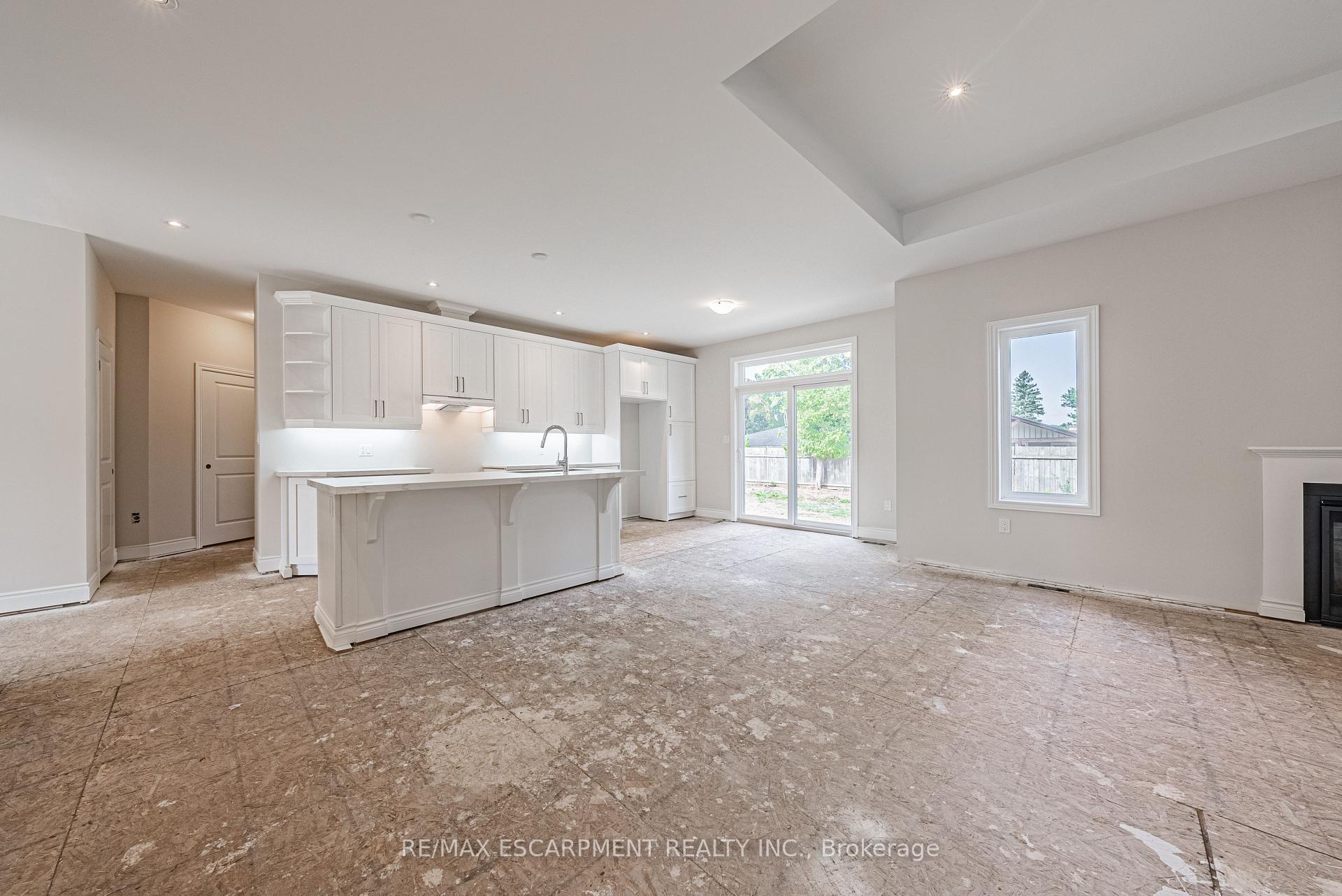 Photo 4 of 60 Cesar Place, Hamilton, Ancaster — HOMEH