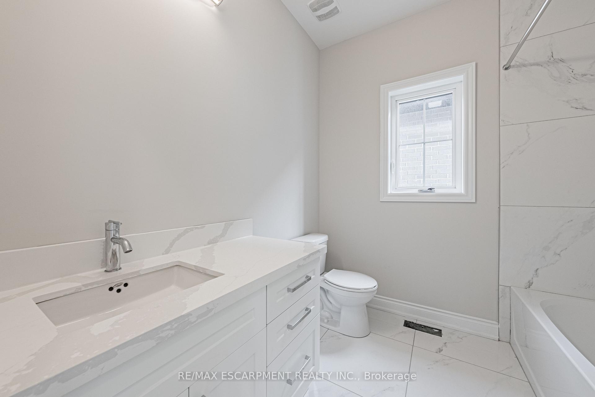Photo 3 of 60 Cesar Place, Hamilton, Ancaster — HOMEH