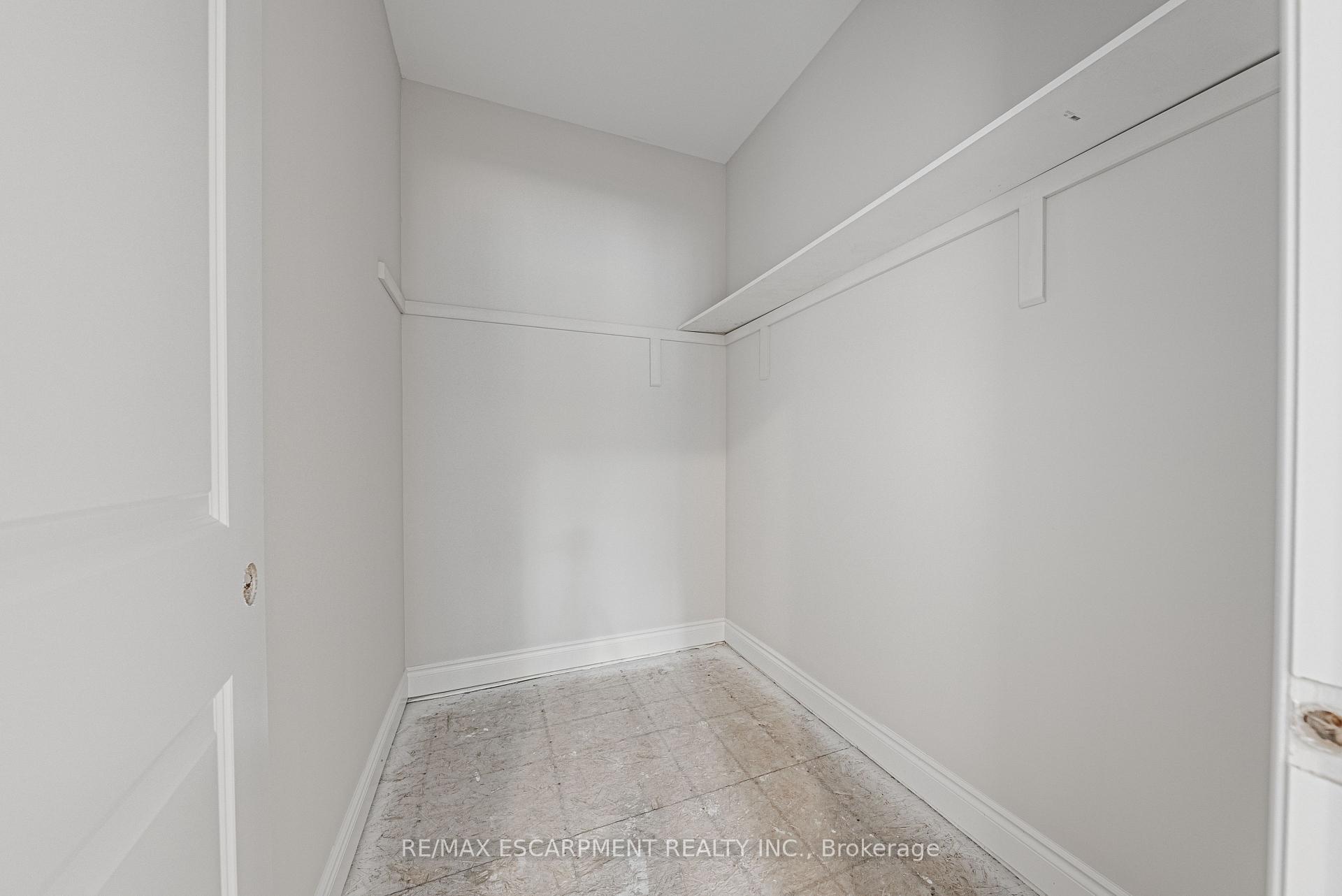 Photo 11 of 60 Cesar Place, Hamilton, Ancaster — HOMEH