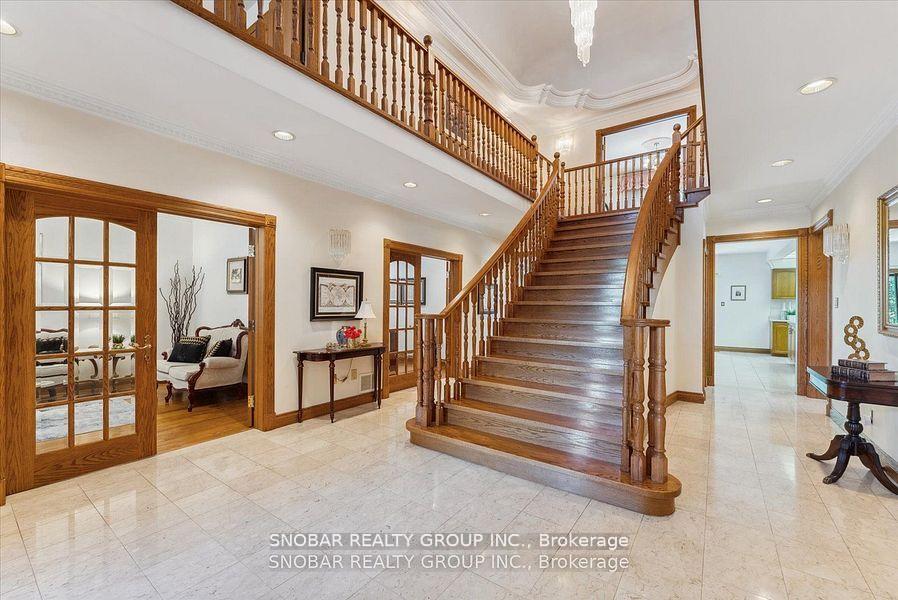 Photo 2 of 5 Weston Wood Road, Etobicoke, Humber Heights — HOMEH