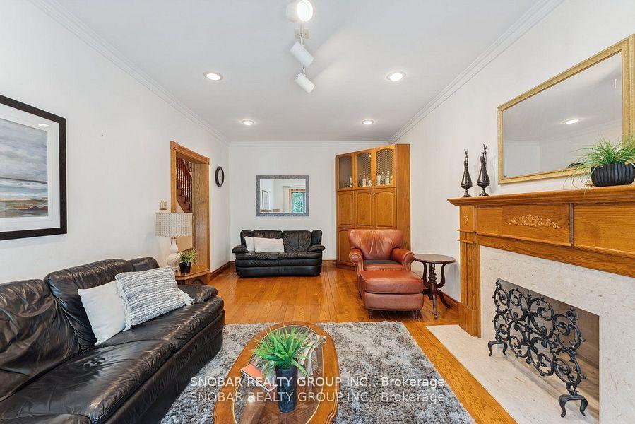 Photo 4 of 5 Weston Wood Road, Etobicoke, Humber Heights — HOMEH