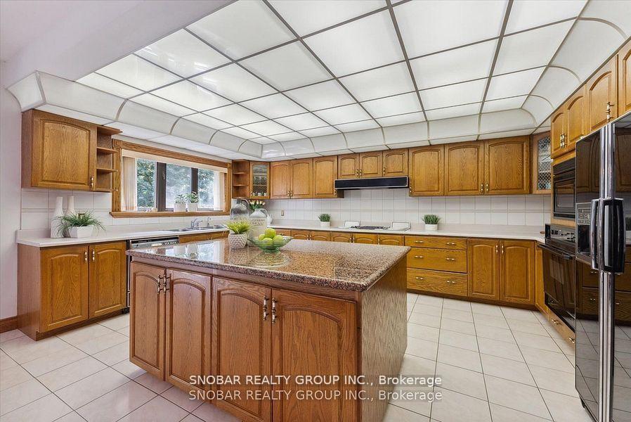 Photo 22 of 5 Weston Wood Road, Etobicoke, Humber Heights — HOMEH