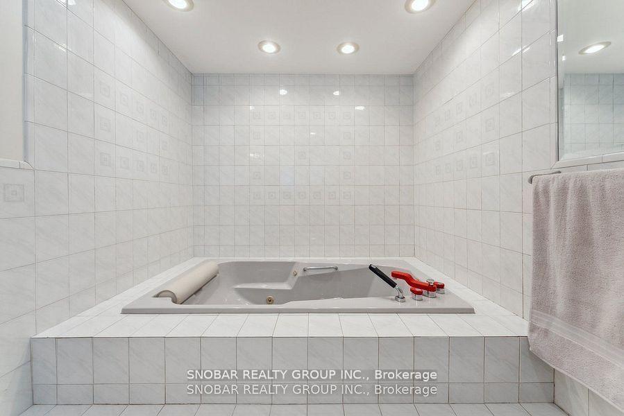 Photo 26 of 5 Weston Wood Road, Etobicoke, Humber Heights — HOMEH