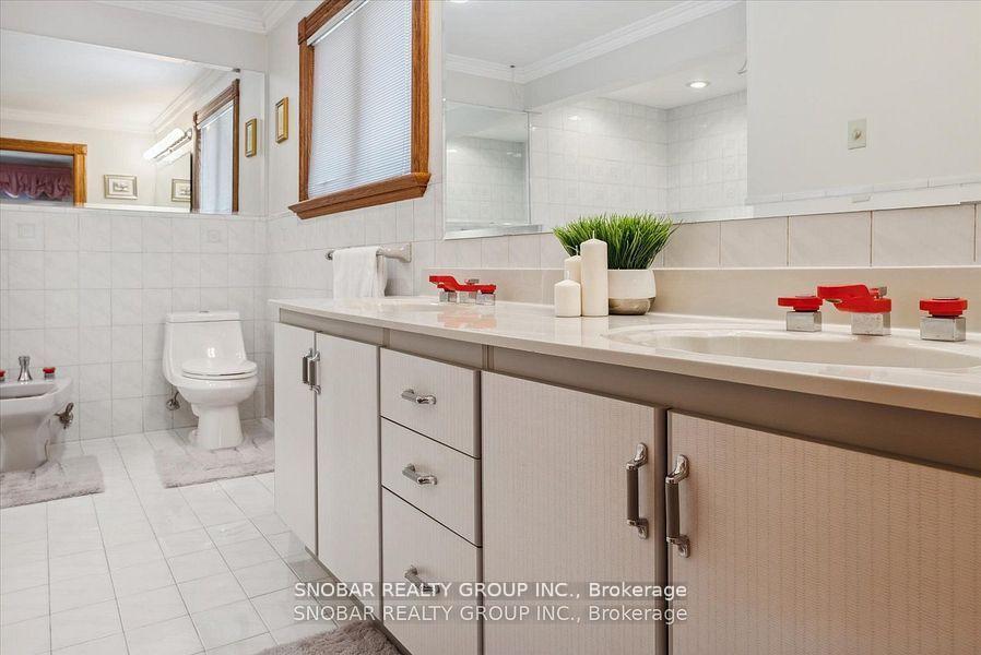 Photo 12 of 5 Weston Wood Road, Etobicoke, Humber Heights — HOMEH