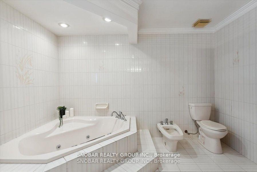 Photo 10 of 5 Weston Wood Road, Etobicoke, Humber Heights — HOMEH