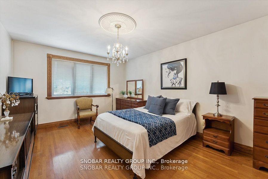 Photo 24 of 5 Weston Wood Road, Etobicoke, Humber Heights — HOMEH