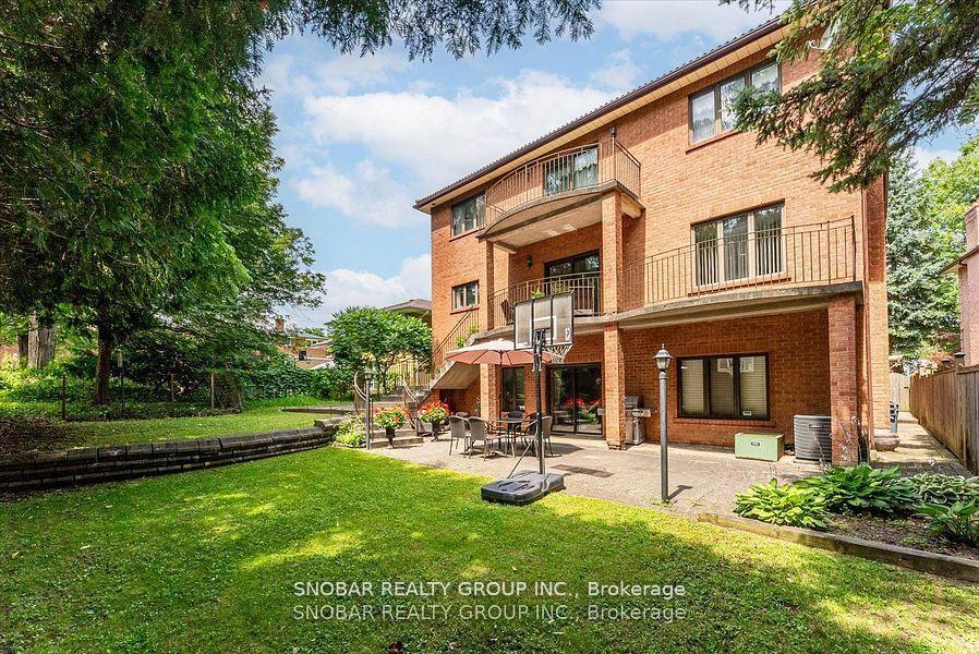 Photo 6 of 5 Weston Wood Road, Etobicoke, Humber Heights — HOMEH