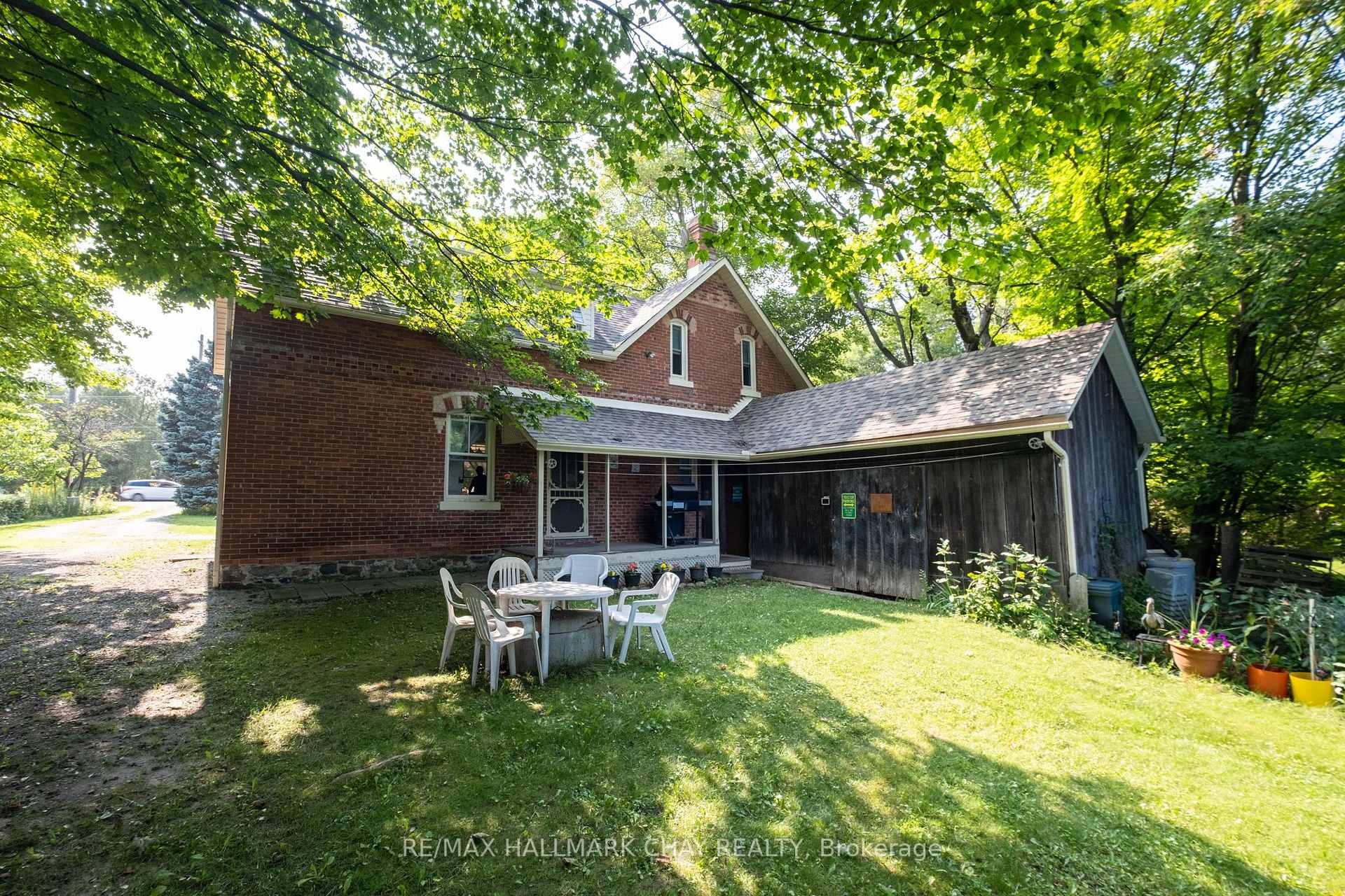 Photo 3 of 929 Yonge Street, Barrie, Rural Barrie Southeast — HOMEH