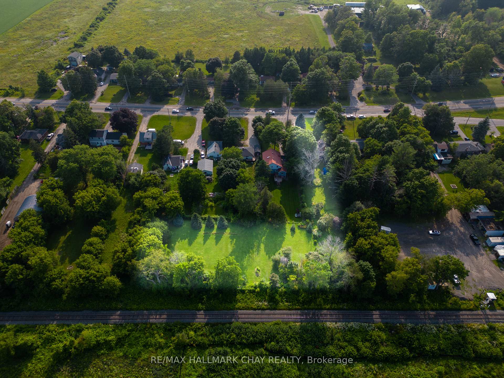 Photo 4 of 929 Yonge Street, Barrie, Rural Barrie Southeast — HOMEH