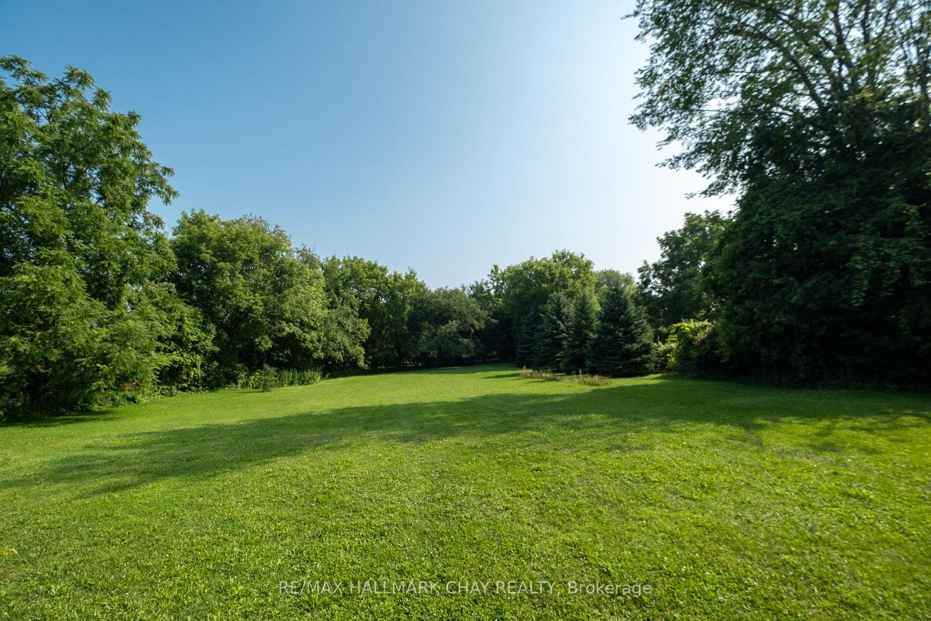 Photo 5 of 929 Yonge Street, Barrie, Rural Barrie Southeast — HOMEH