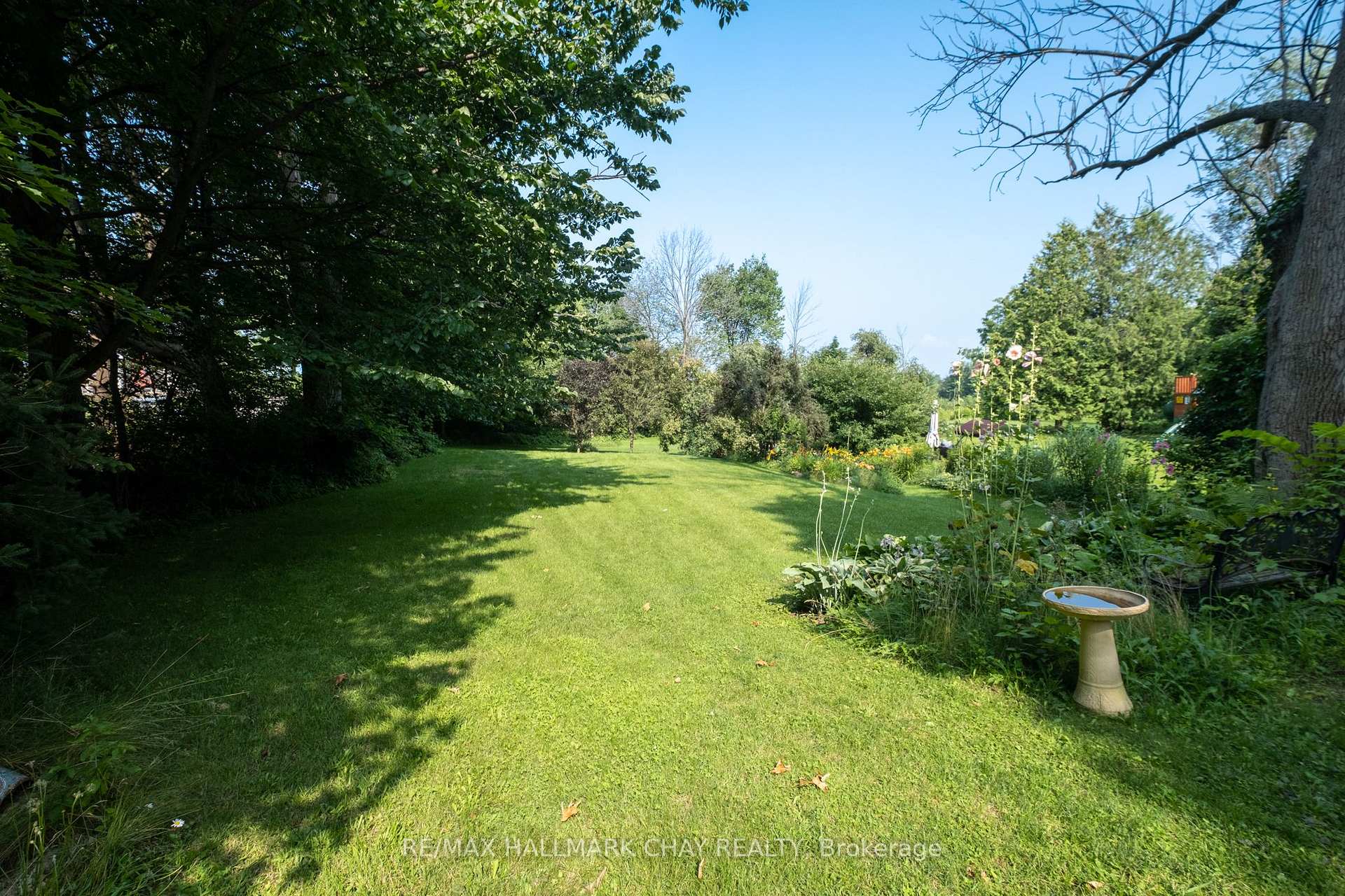 Photo 11 of 929 Yonge Street, Barrie, Rural Barrie Southeast — HOMEH
