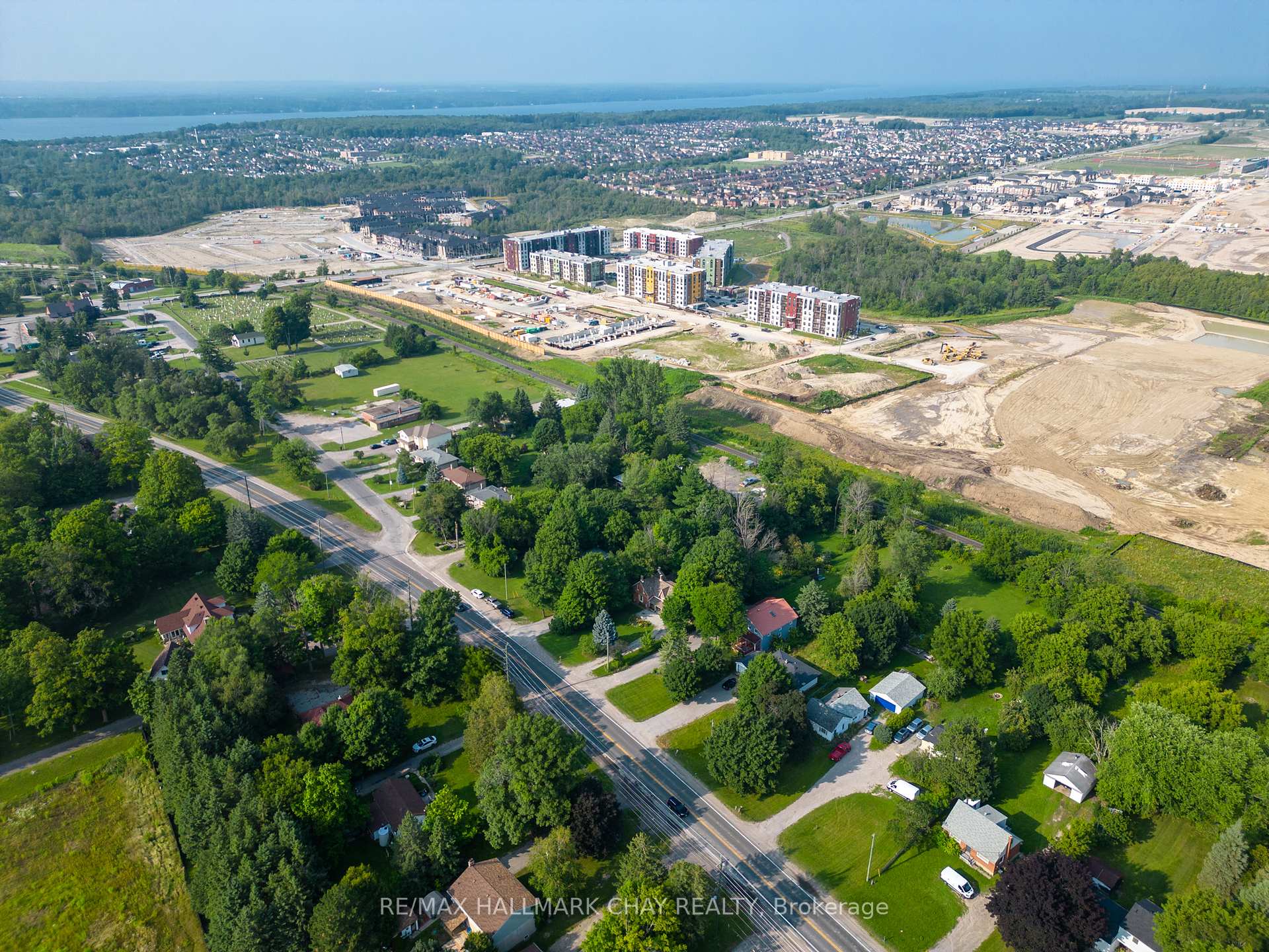 Photo 13 of 929 Yonge Street, Barrie, Rural Barrie Southeast — HOMEH