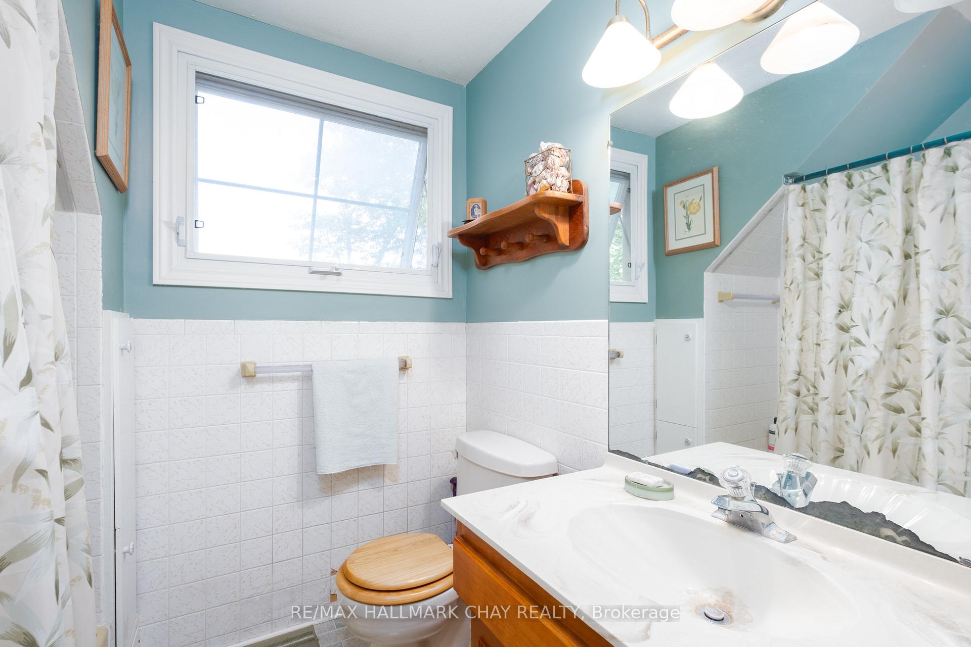Photo 15 of 929 Yonge Street, Barrie, Rural Barrie Southeast — HOMEH