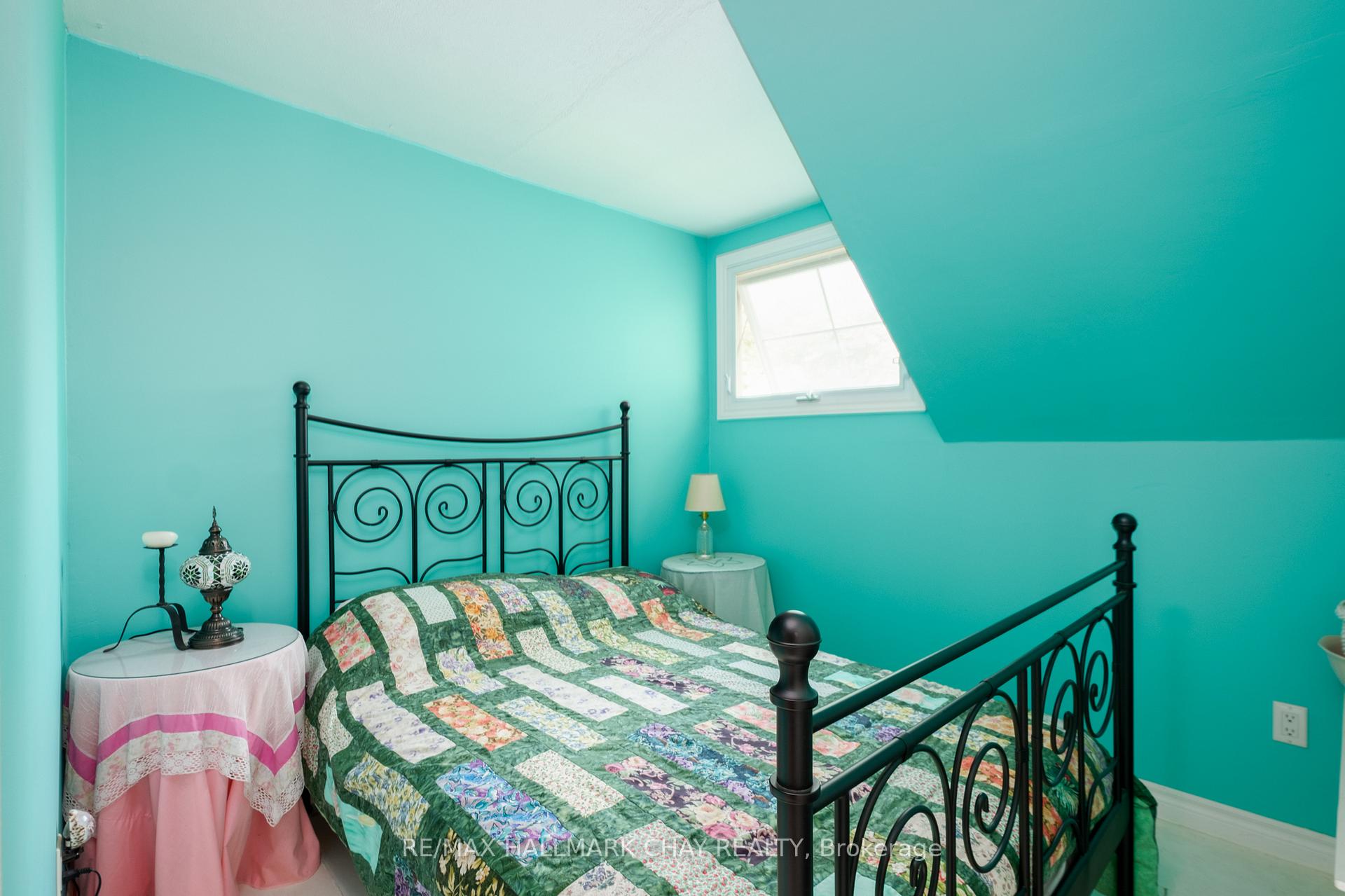 Photo 16 of 929 Yonge Street, Barrie, Rural Barrie Southeast — HOMEH