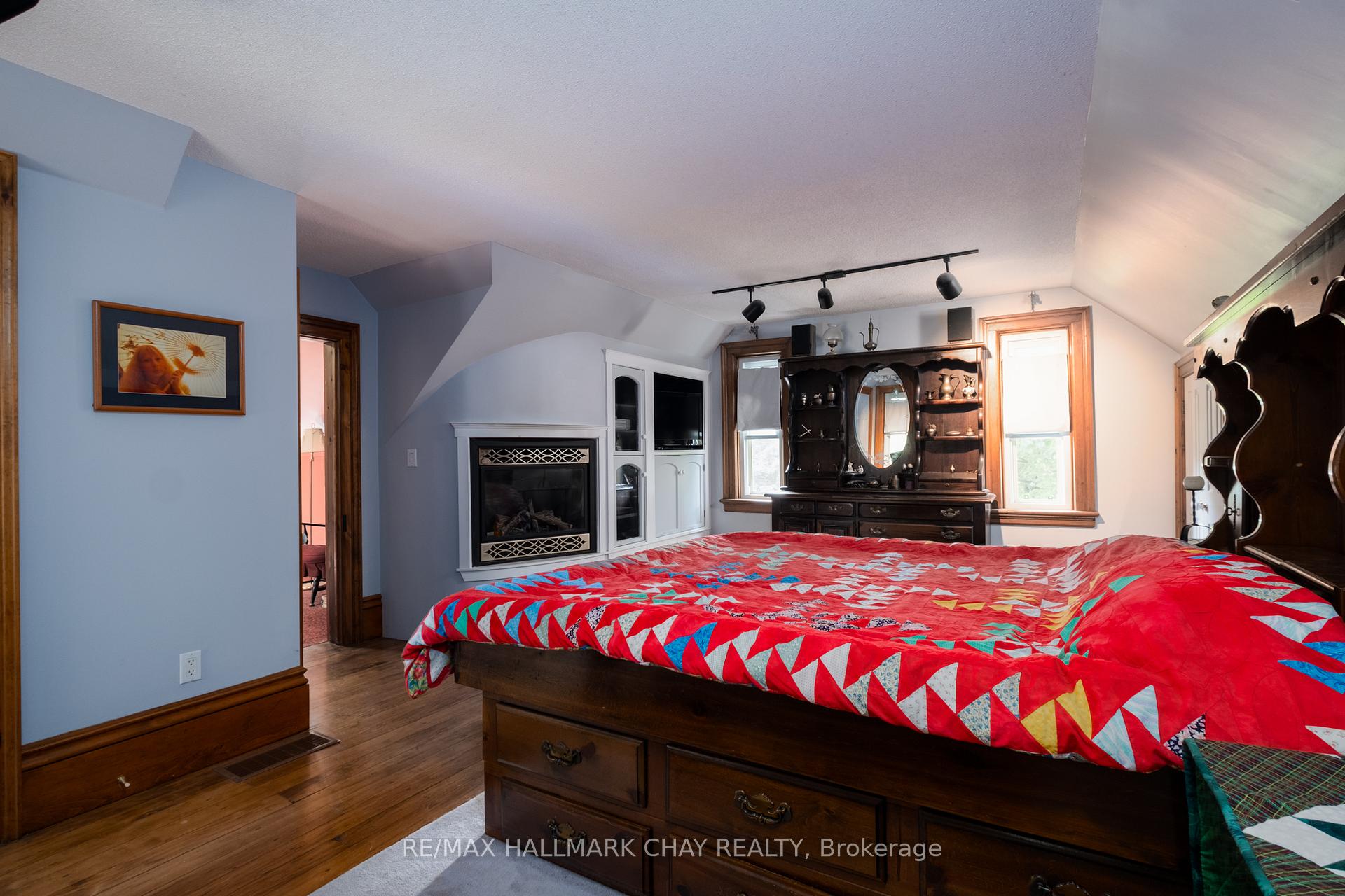 Photo 21 of 929 Yonge Street, Barrie, Rural Barrie Southeast — HOMEH