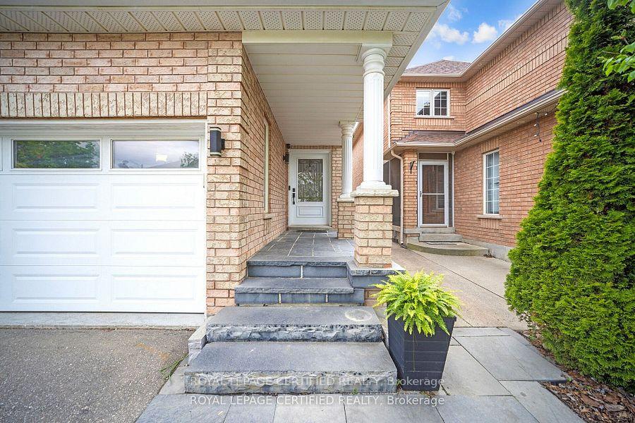 Photo 2 of 73 Headwater Road, Caledon, Bolton West — HOMEH