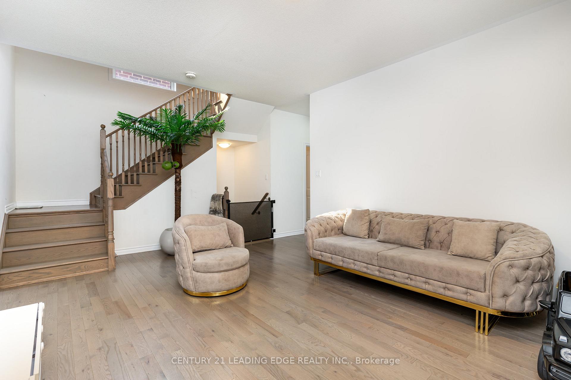 Photo 5 of 35 Petch Avenue, Caledon, Rural Caledon — HOMEH