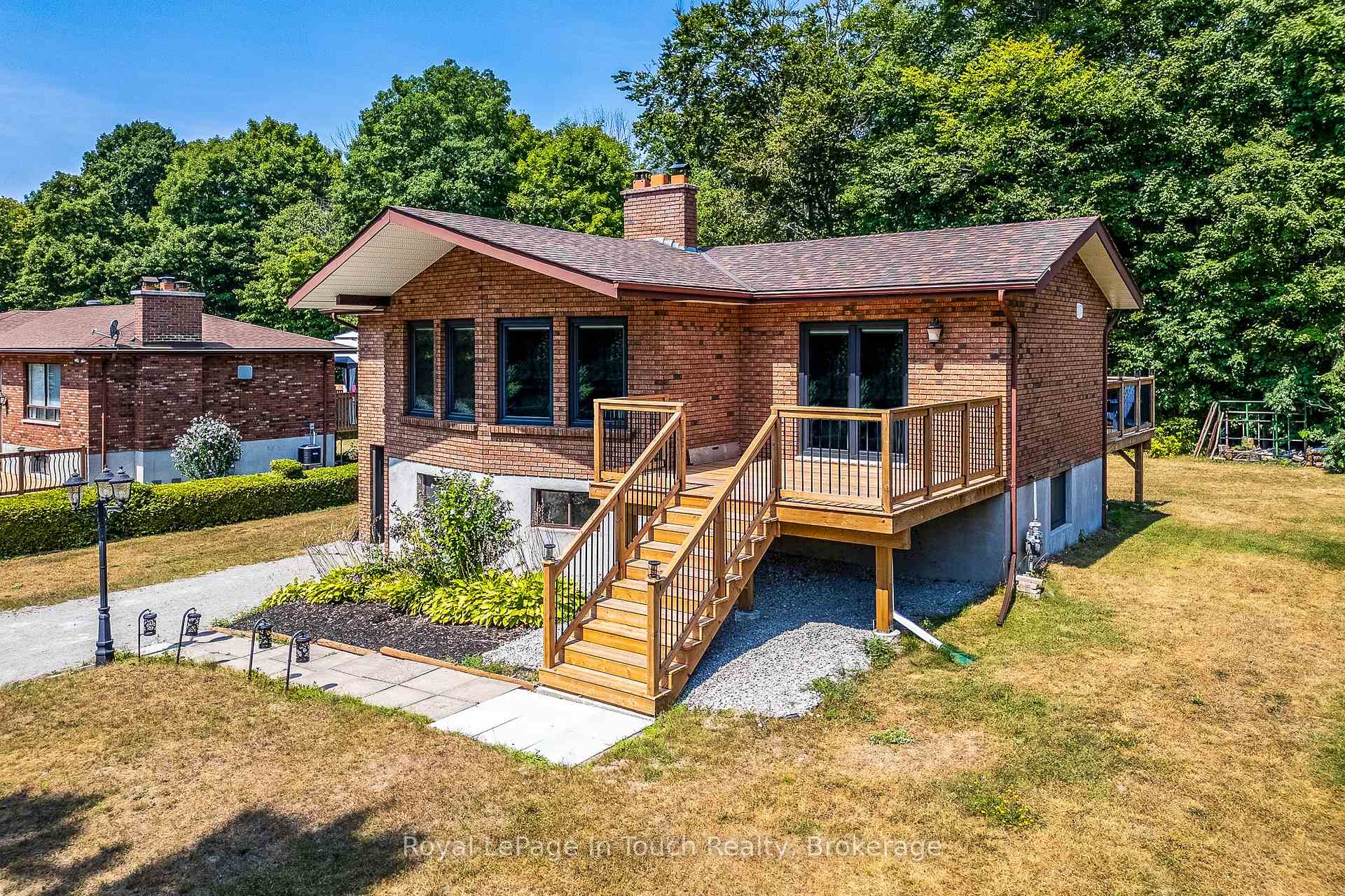 Photo 3 of 26 Glen Cedar Drive, Tiny, Rural Tiny — HOMEH