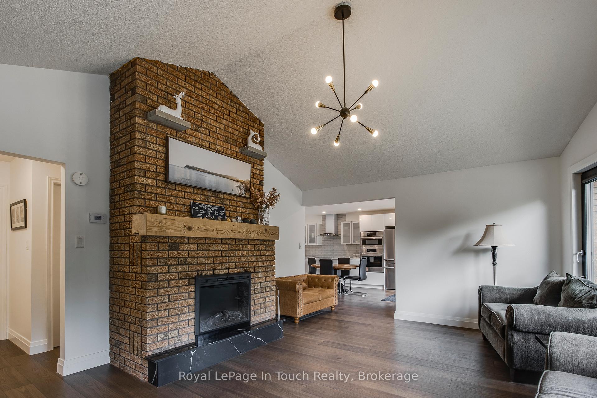 Photo 15 of 26 Glen Cedar Drive, Tiny, Rural Tiny — HOMEH
