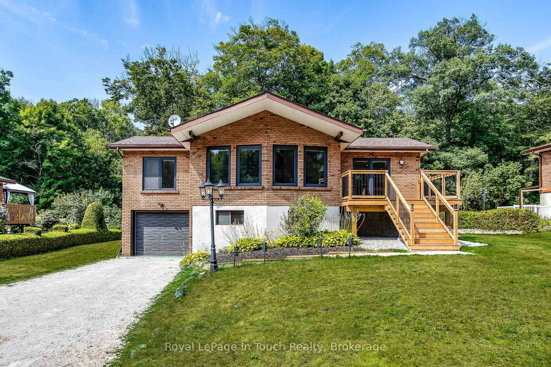 Photo 4 of 26 Glen Cedar Drive, Tiny, Rural Tiny — HOMEH