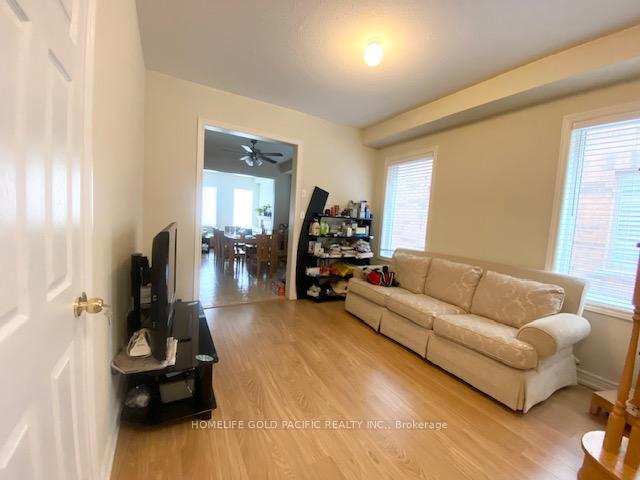 Photo 2 of 81 Beckett Avenue, Markham, Berczy — HOMEH