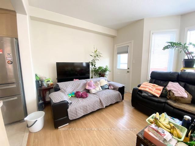 Photo 3 of 81 Beckett Avenue, Markham, Berczy — HOMEH