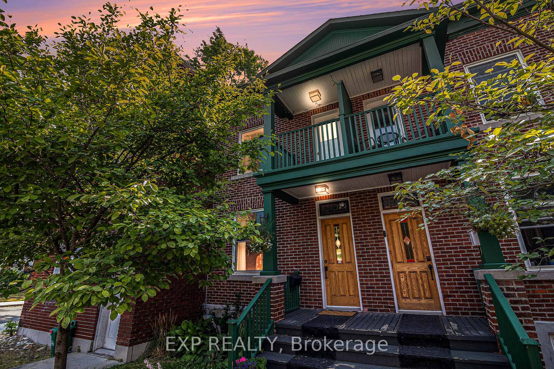 Front of 298 Clarence Street E