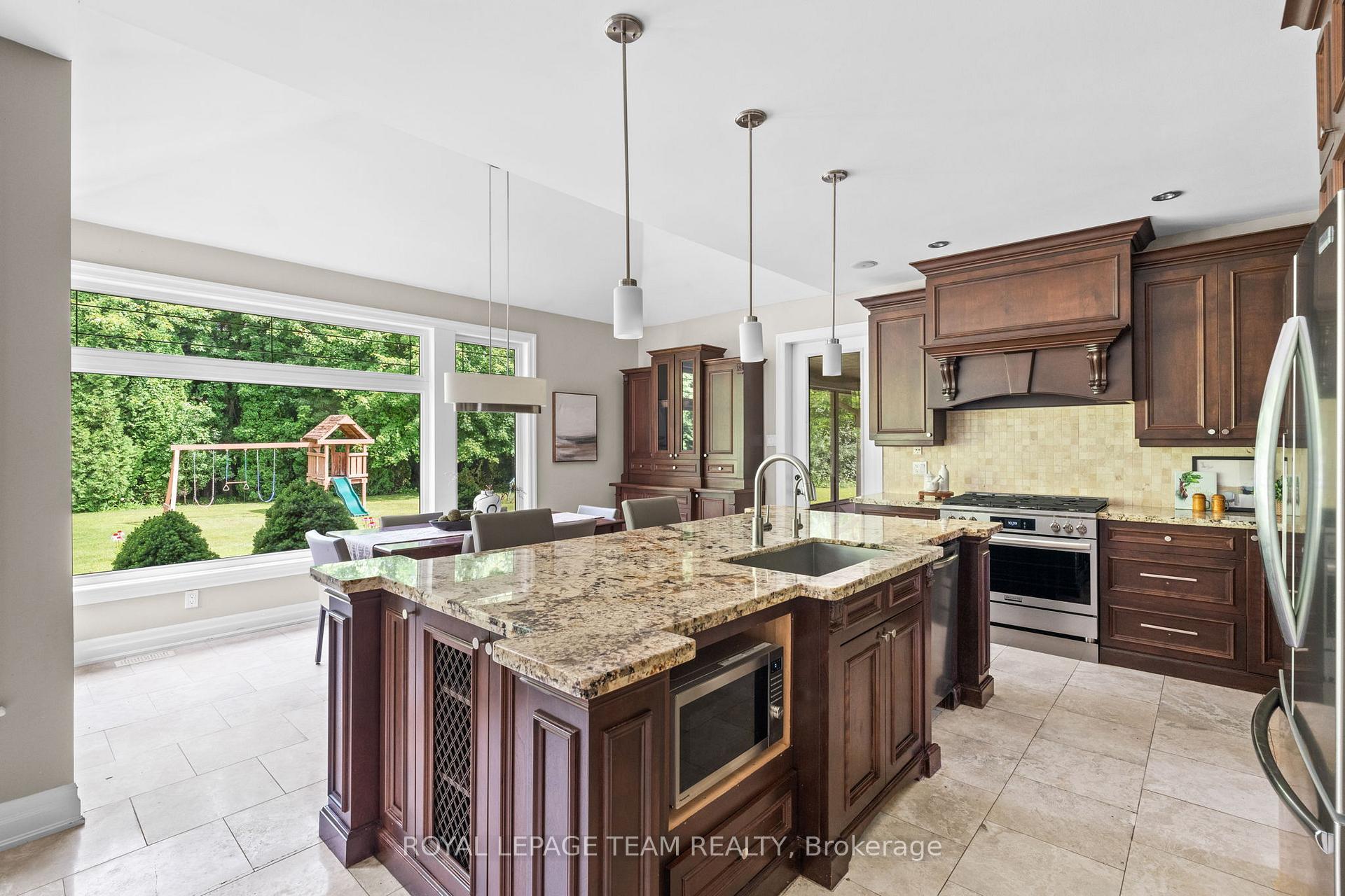Photo 11 of 5811 Longhearth Way, Ottawa, Manotick East to Manotick Station — HOMEH