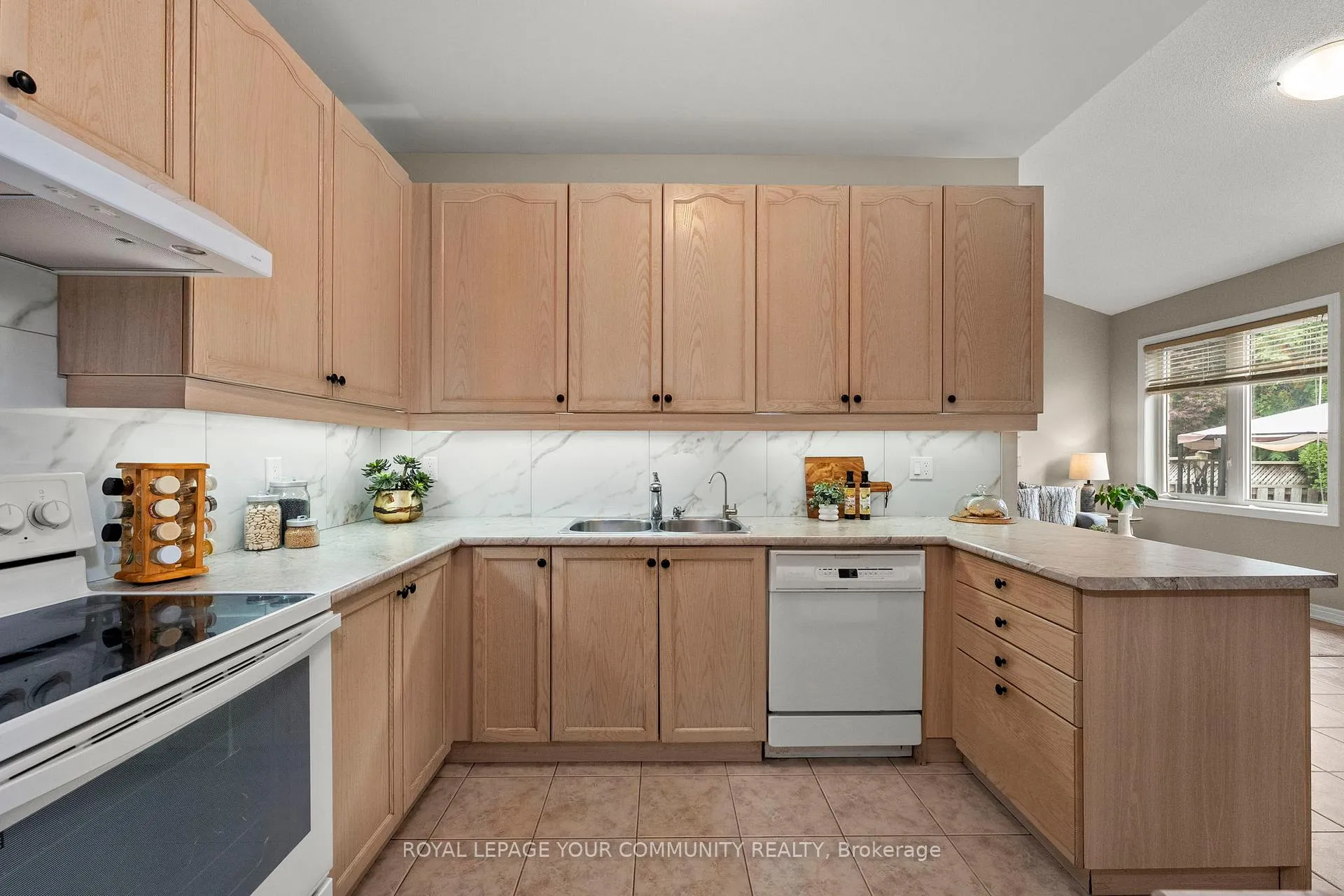 Photo 7 of 29 Cliveden Place, Markham, Berczy — HOMEH
