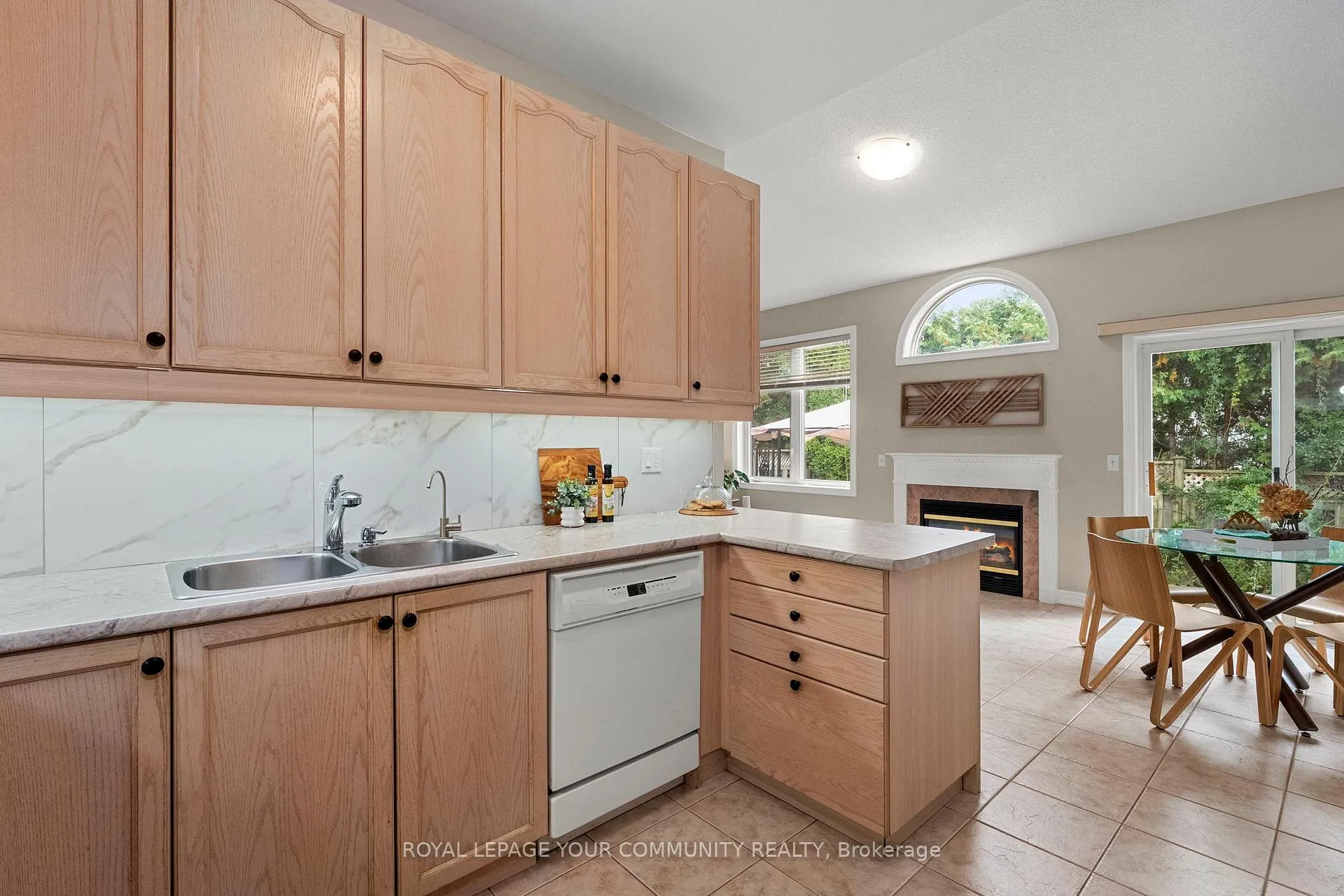 Photo 8 of 29 Cliveden Place, Markham, Berczy — HOMEH