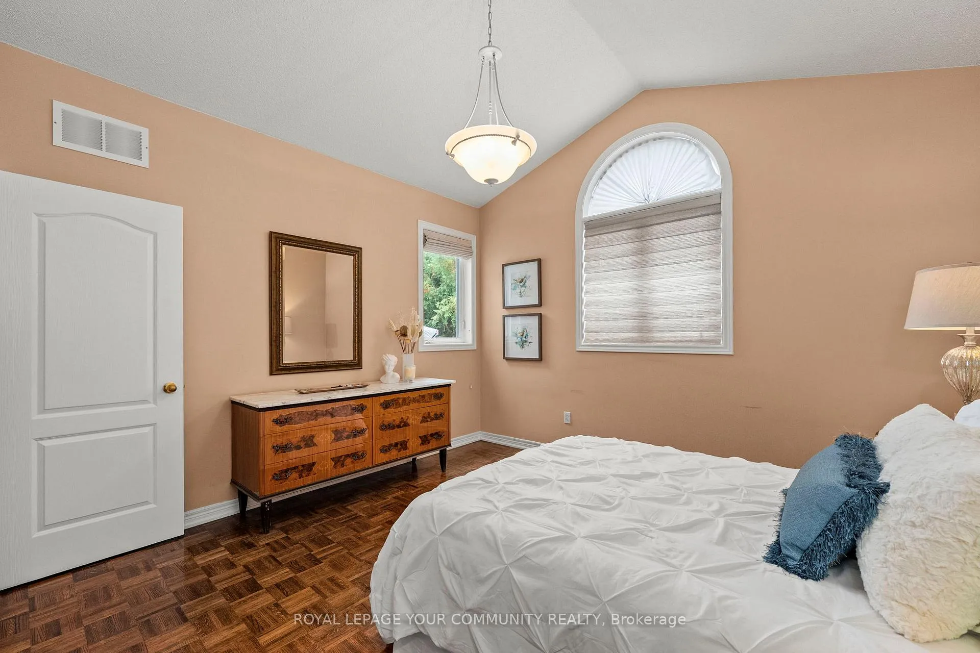 Photo 16 of 29 Cliveden Place, Markham, Berczy — HOMEH