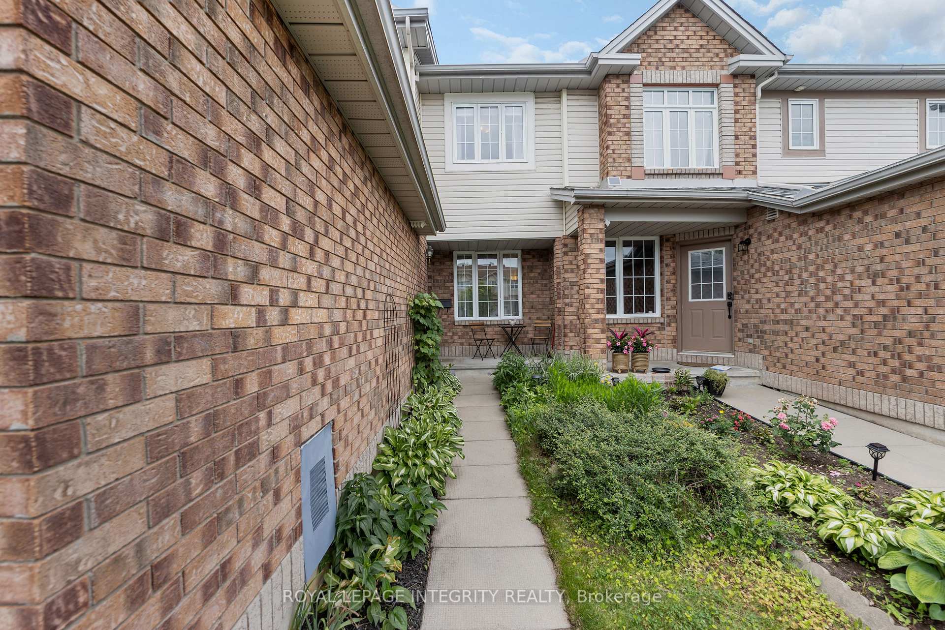 Photo 3 of 25 Drumso Street, Ottawa, Hunt Club Park/Greenboro — HOMEH