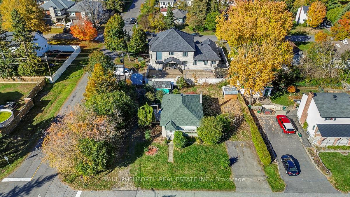 Front of 39 Cote De Neiges Road