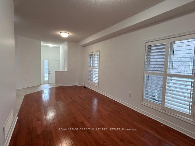 Photo 3 of 4 Blue Meadow Court, Markham, Box Grove — HOMEH