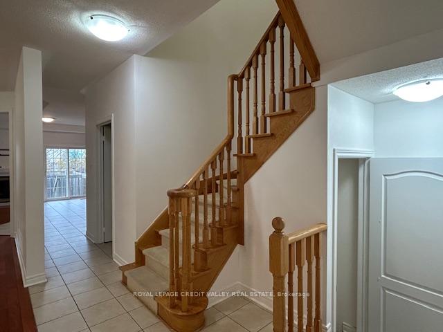 Photo 5 of 4 Blue Meadow Court, Markham, Box Grove — HOMEH