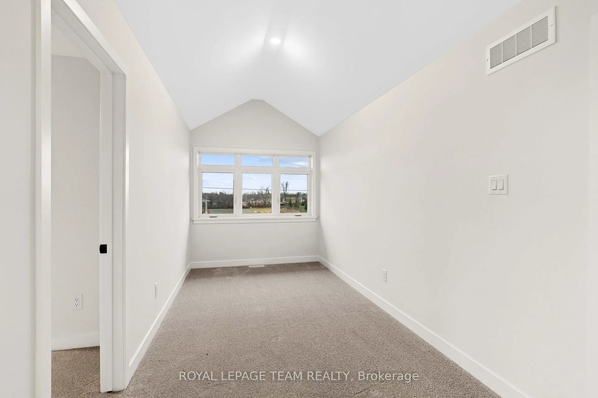 Photo 26 of 71 Hogan Drive, McNab/Braeside, Mcnab/Braeside Twps — HOMEH