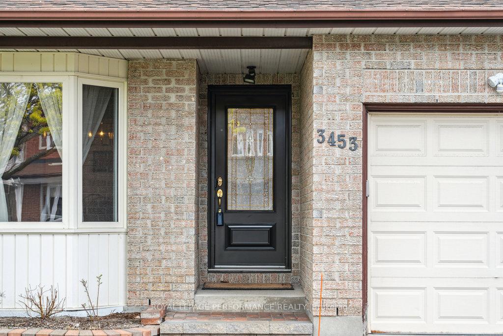Photo 3 of 3453 Wyman Crescent, Ottawa, Windsor Park Village — HOMEH