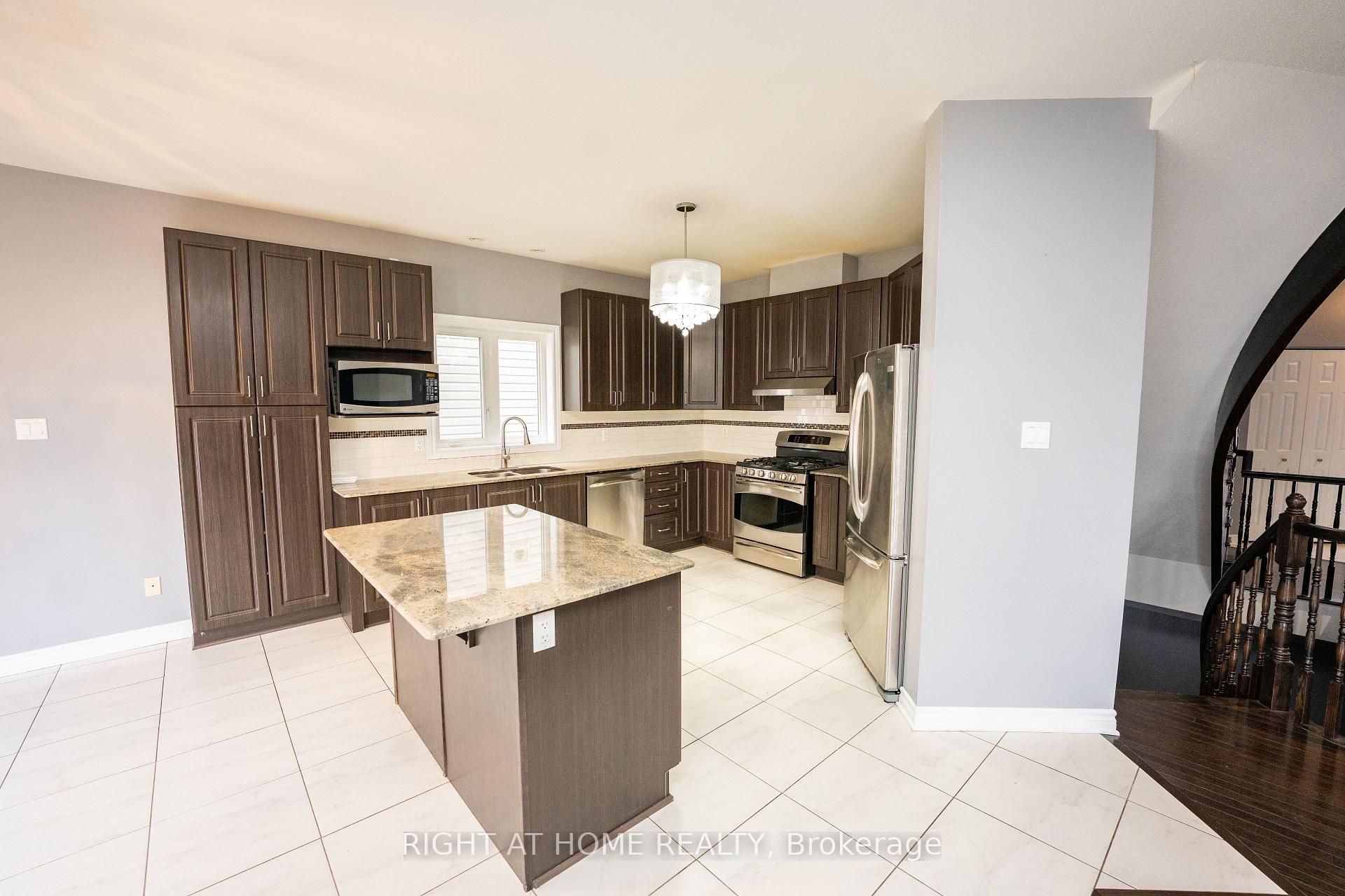 Photo 7 of 229 Kiwanis Court, Ottawa, Hunt Club Park/Greenboro — HOMEH