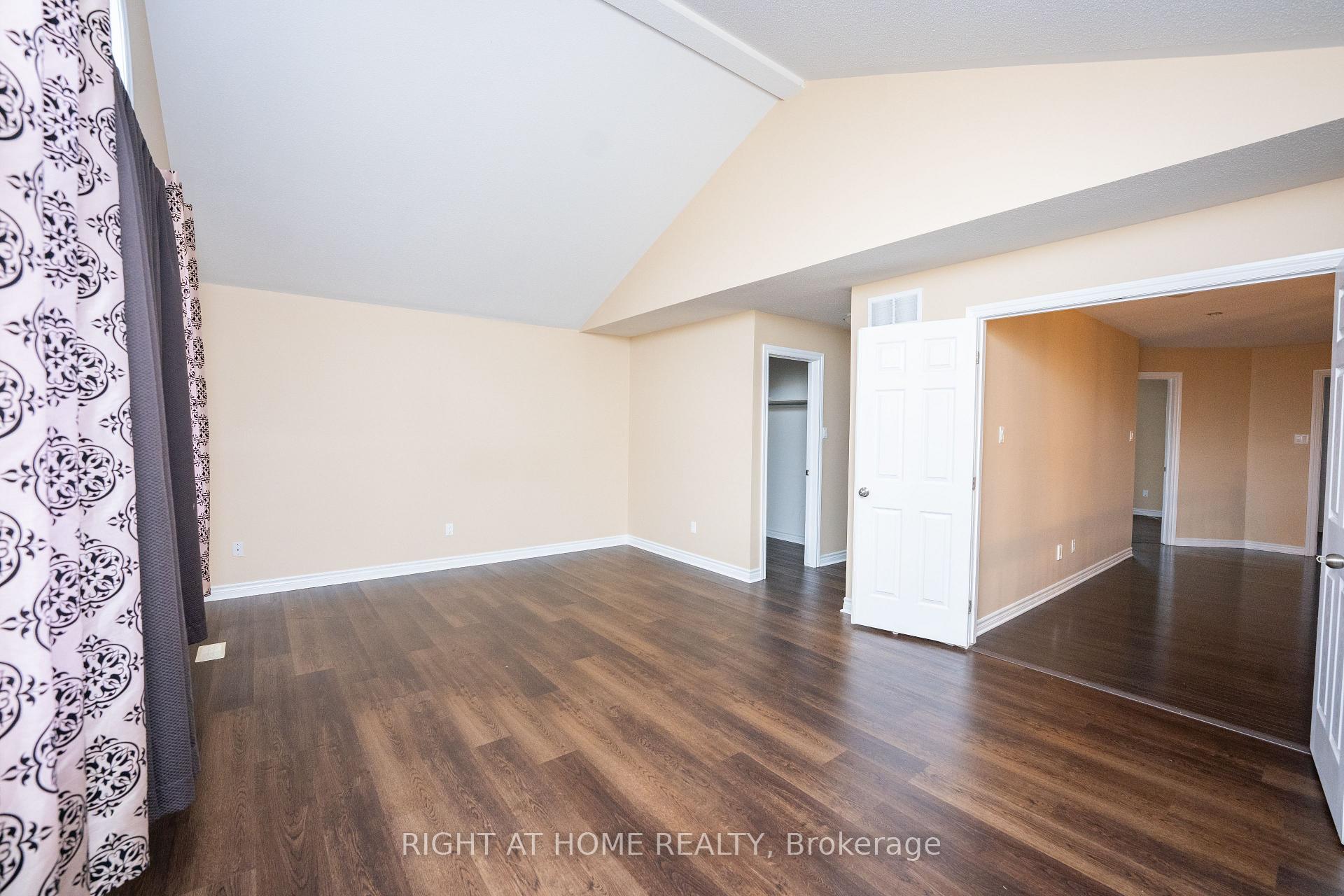 Photo 12 of 229 Kiwanis Court, Ottawa, Hunt Club Park/Greenboro — HOMEH