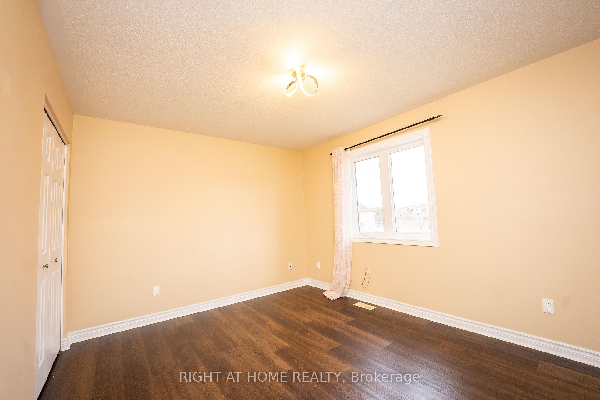 Photo 17 of 229 Kiwanis Court, Ottawa, Hunt Club Park/Greenboro — HOMEH