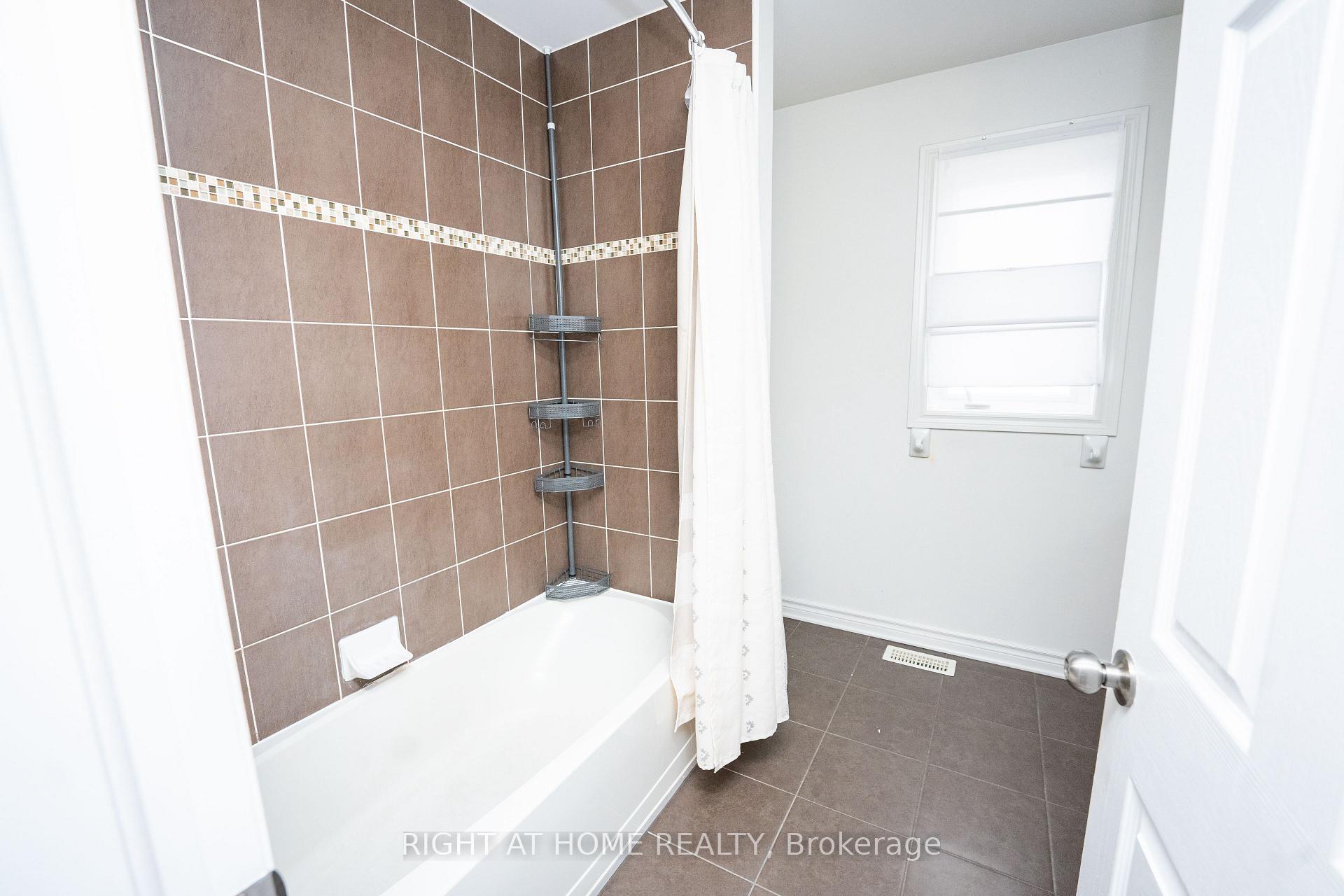 Photo 19 of 229 Kiwanis Court, Ottawa, Hunt Club Park/Greenboro — HOMEH