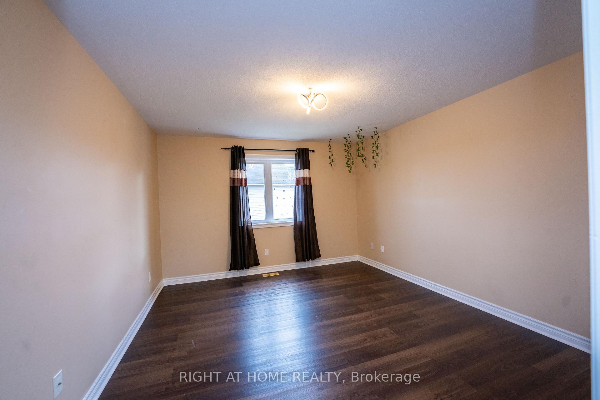 Photo 21 of 229 Kiwanis Court, Ottawa, Hunt Club Park/Greenboro — HOMEH