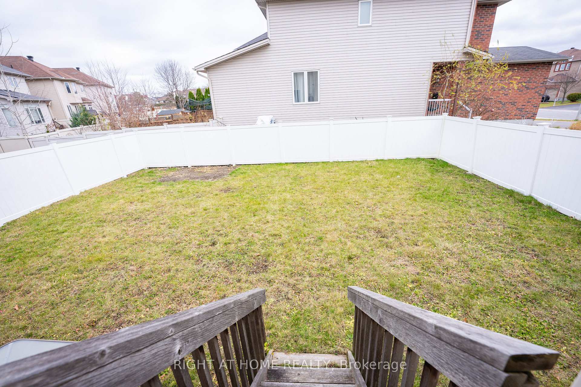 Photo 33 of 229 Kiwanis Court, Ottawa, Hunt Club Park/Greenboro — HOMEH