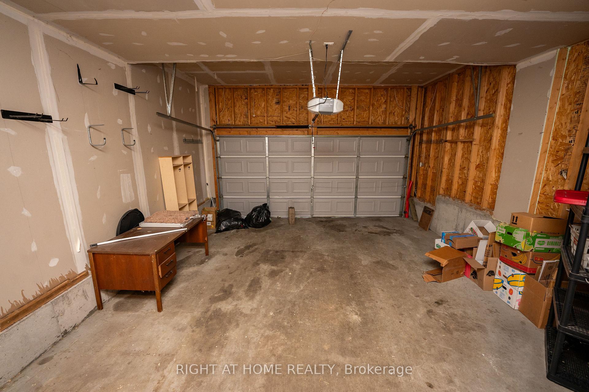 Photo 34 of 229 Kiwanis Court, Ottawa, Hunt Club Park/Greenboro — HOMEH