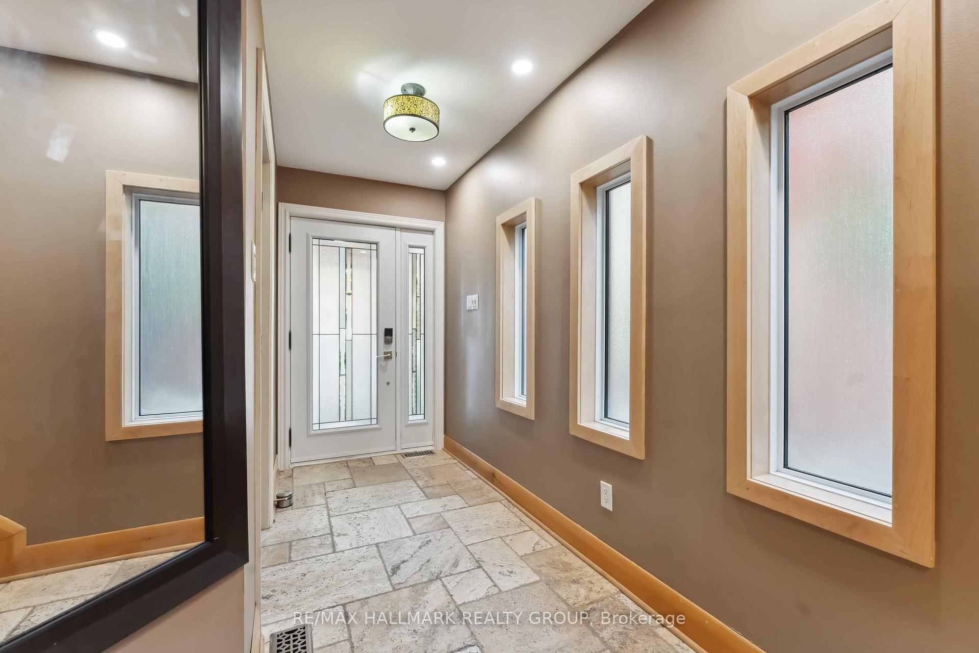 Photo 3 of 39 Robinson Avenue, Ottawa, Sandy Hill — HOMEH