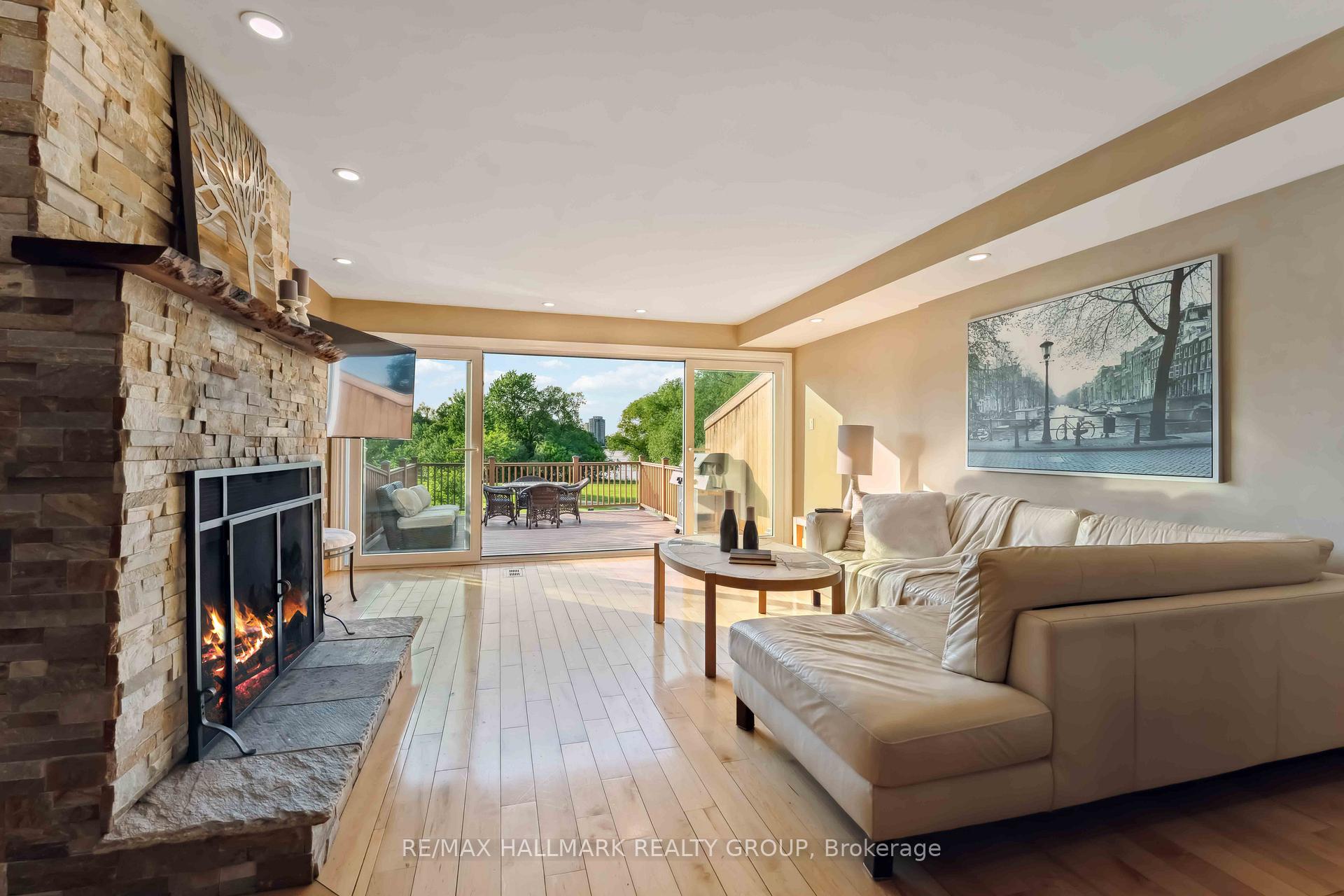 Photo 11 of 39 Robinson Avenue, Ottawa, Sandy Hill — HOMEH