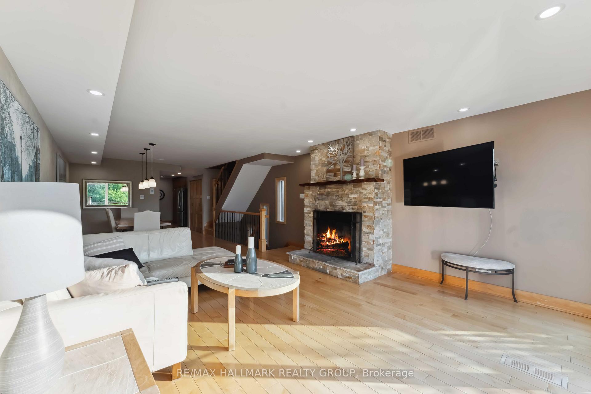 Photo 17 of 39 Robinson Avenue, Ottawa, Sandy Hill — HOMEH